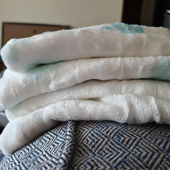 BRAND NEW 4 Pcs Dog Blanket 24 x 16 Inch - Picture 2 of 8